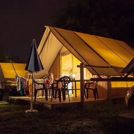 Lago Camping Village キャンプ場 3*
